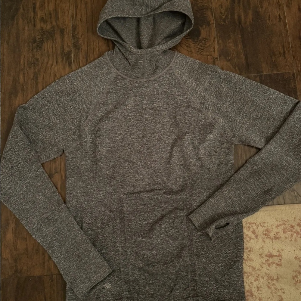 Athleta grey seamless top with thumb holes